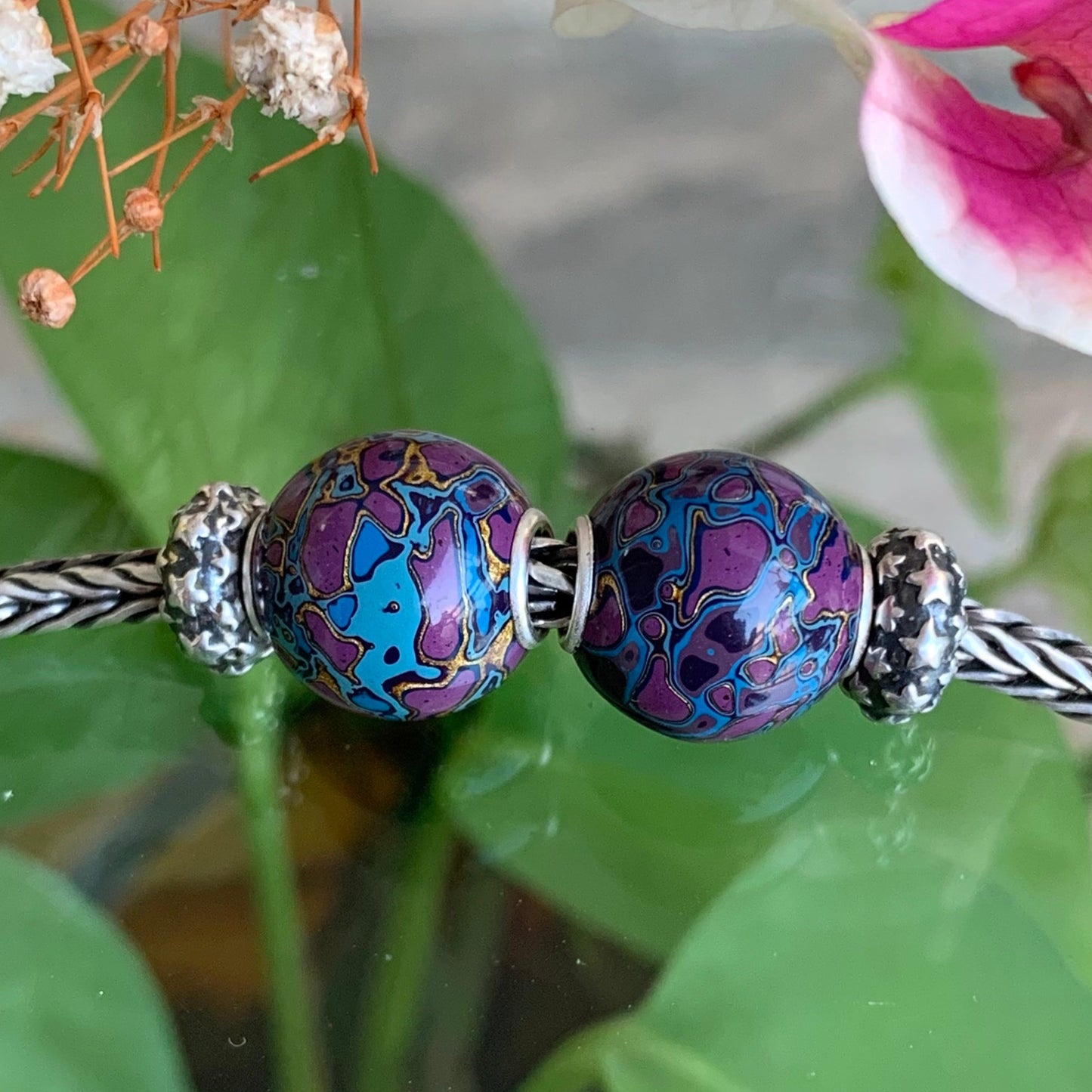 Beautiful Blue Purple Natural Resin Painted Handmade Wooden Beads with Silver Core for Trollbeads Bracelets or Some Pandora Bangles