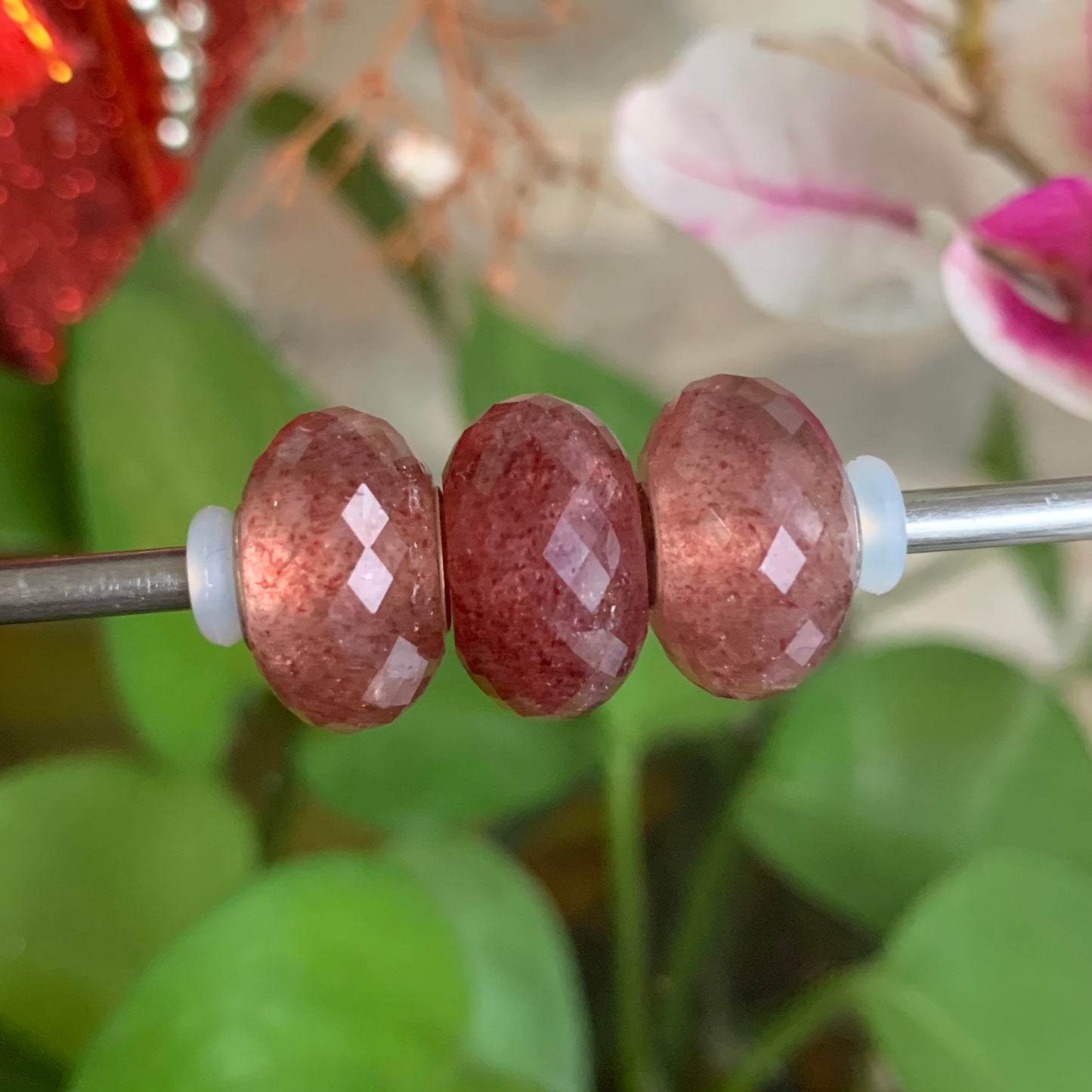 Natural Ampearlbeads Red Strawberry Quartz Faceted Beads with Silver Core Fits Charm Bracelets Zilveren Ketting Met Rood