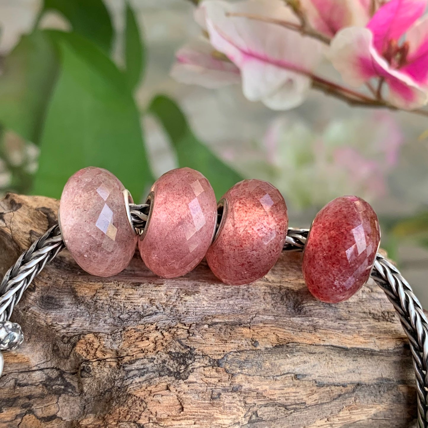 Natural Ampearlbeads Red Strawberry Quartz Faceted Beads with Silver Core Fits Charm Bracelets Zilveren Ketting Met Rood
