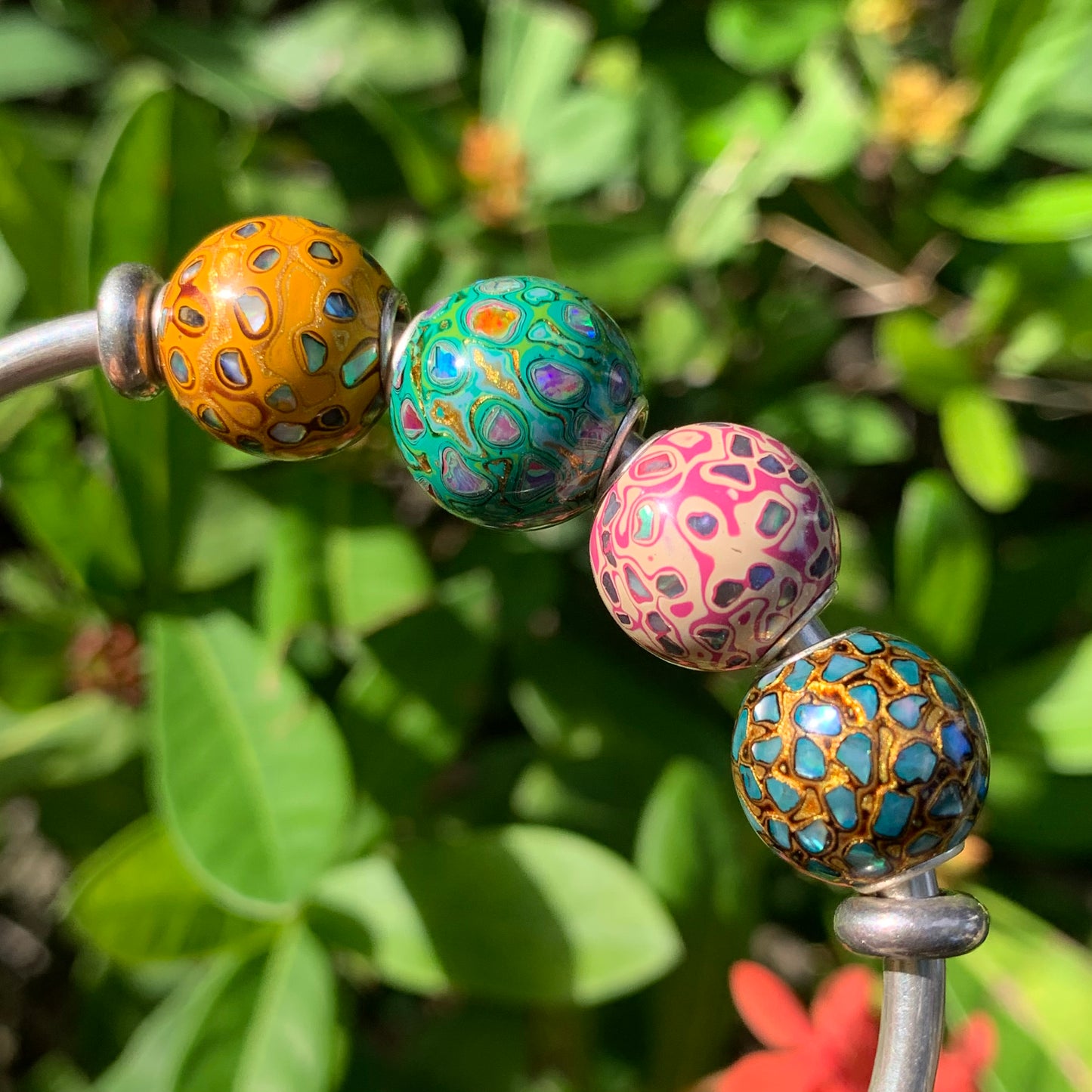 Colorful Natural Resin Painted Handmade Wooden Beads Inlaid with Opal or Shell