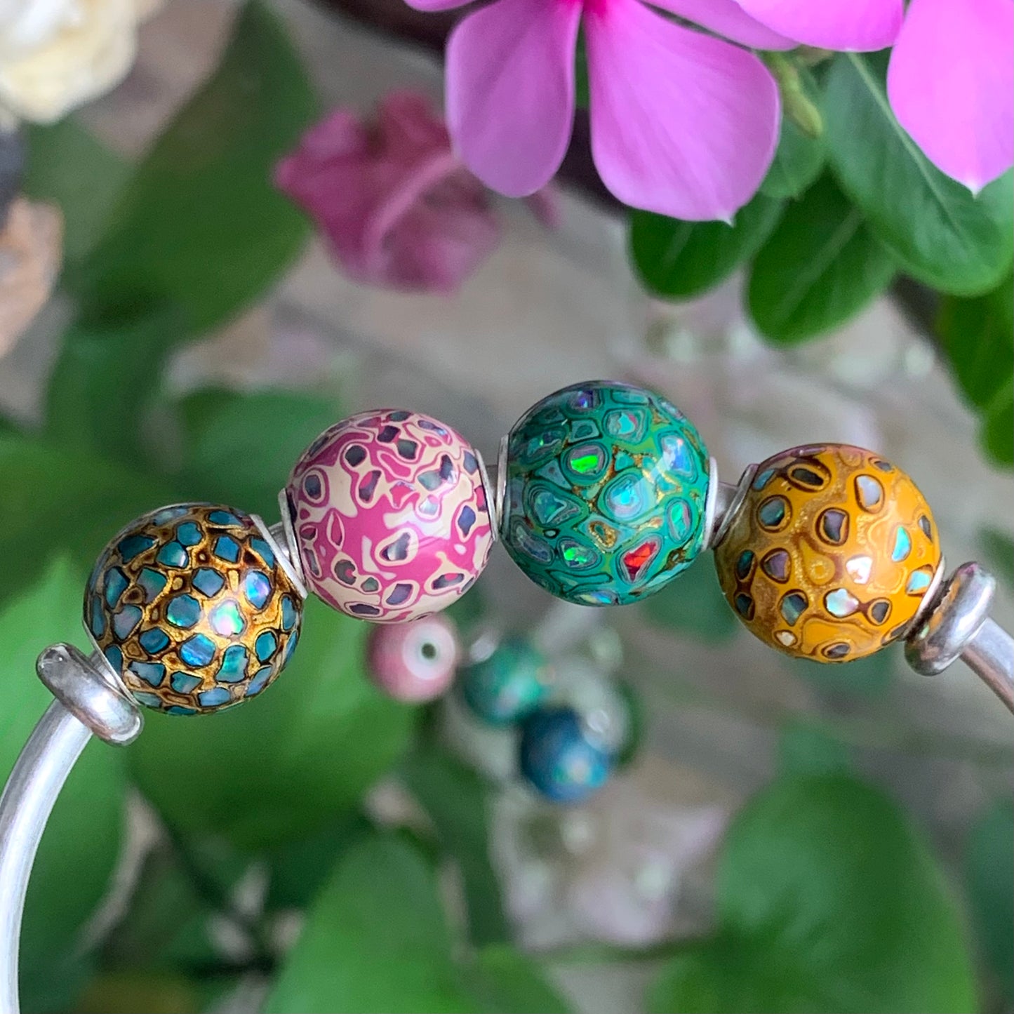 Colorful Natural Resin Painted Handmade Wooden Beads Inlaid with Opal or Shell