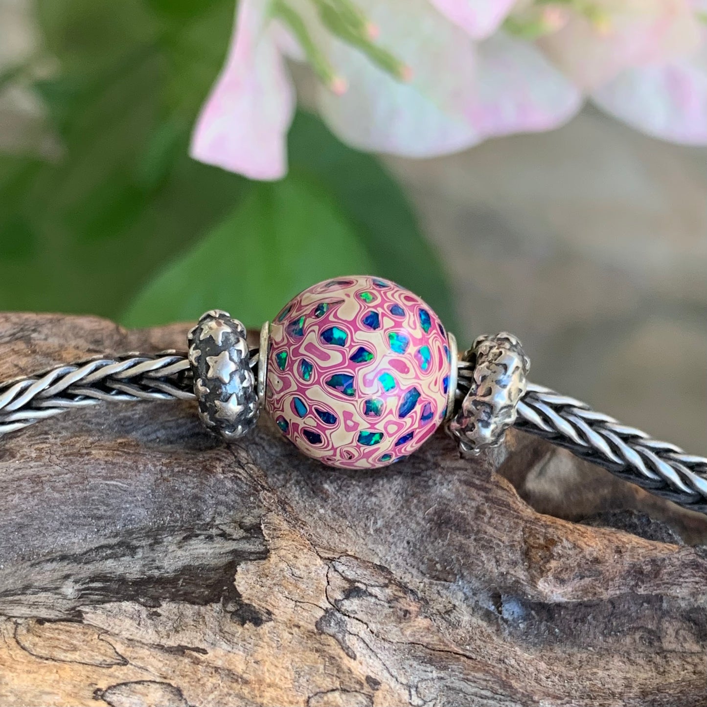 Colorful Natural Resin Painted Handmade Wooden Beads Inlaid with Opal or Shell
