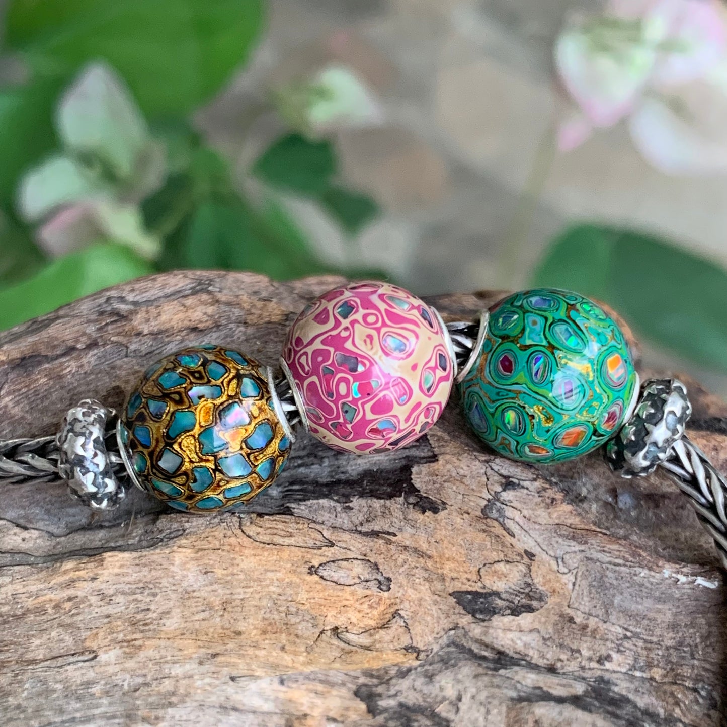 Colorful Natural Resin Painted Handmade Wooden Beads Inlaid with Opal or Shell