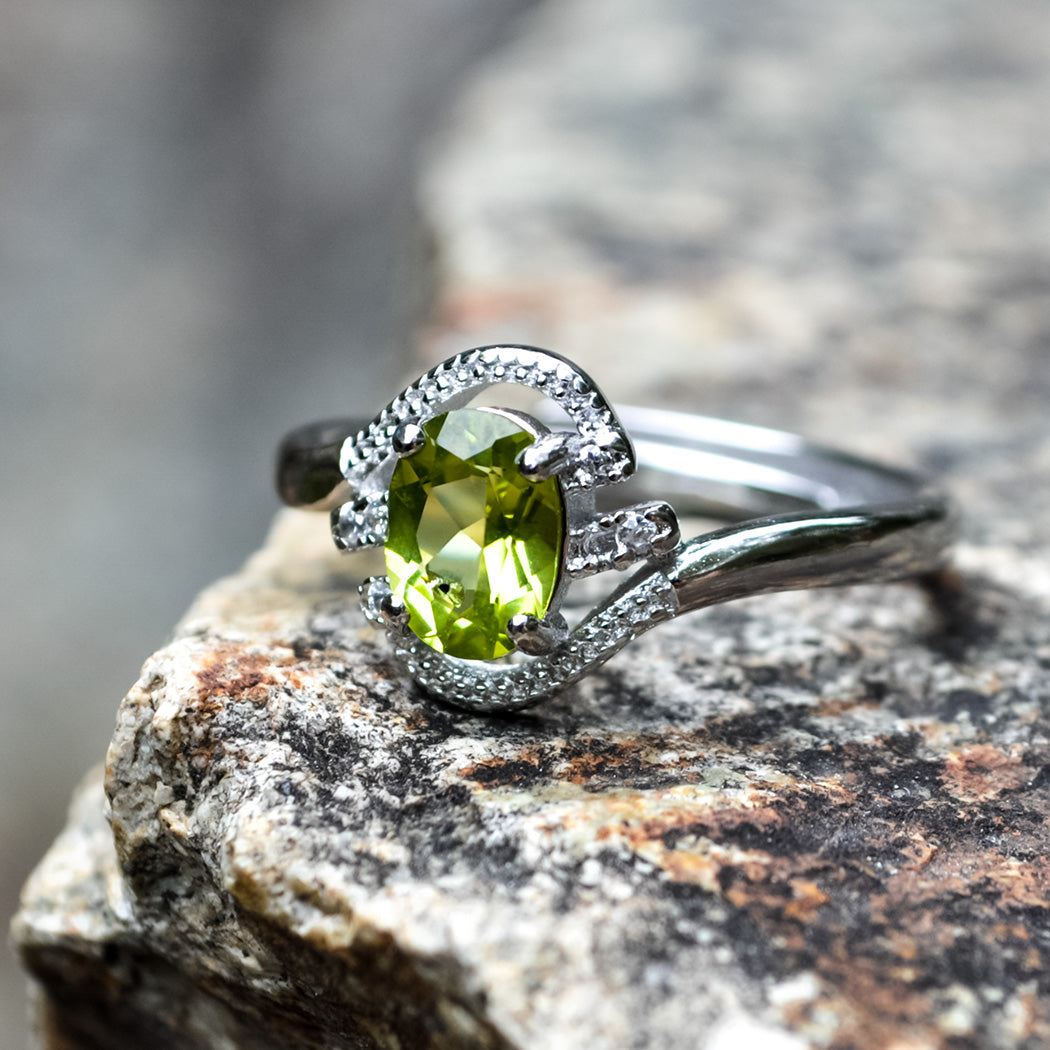 White Copper Ring with Gorgeous Gemstone Wholesale Engagement Wedding Ring
