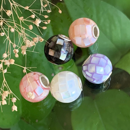 Ampearlbeads Charming Mother of Pearl Beads Mosaic Round Shell Beads White with Silver Core for European Bracelets or Bangles