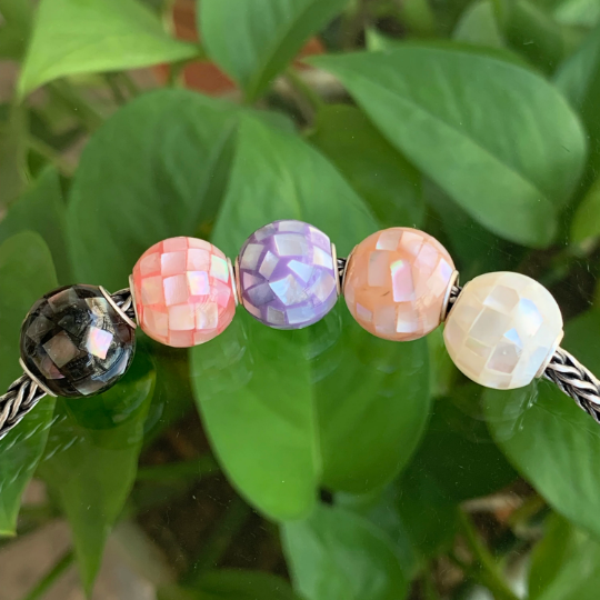 Ampearlbeads Charming Mother of Pearl Beads Mosaic Round Shell Beads White with Silver Core for European Bracelets or Bangles