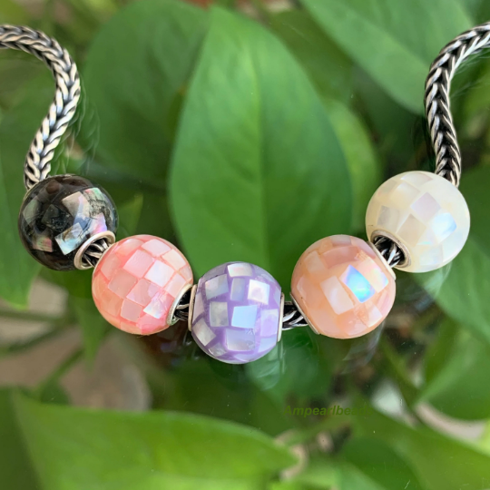 Ampearlbeads Charming Mother of Pearl Beads Mosaic Round Shell Beads White with Silver Core for European Bracelets or Bangles