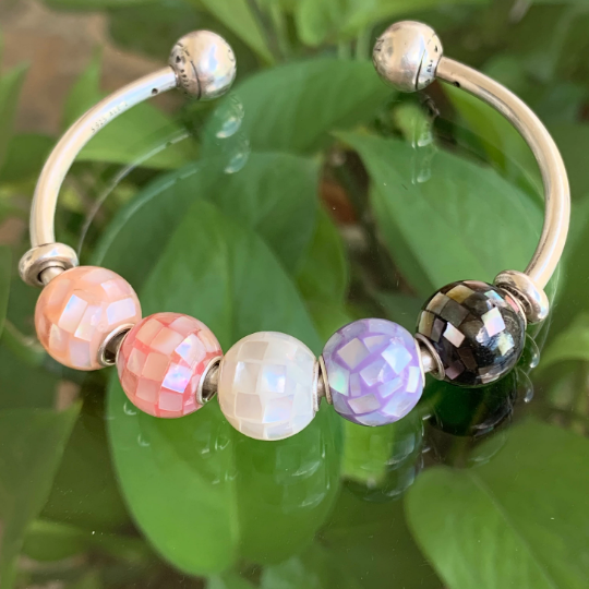 Ampearlbeads Charming Mother of Pearl Beads Mosaic Round Shell Beads White with Silver Core for European Bracelets or Bangles