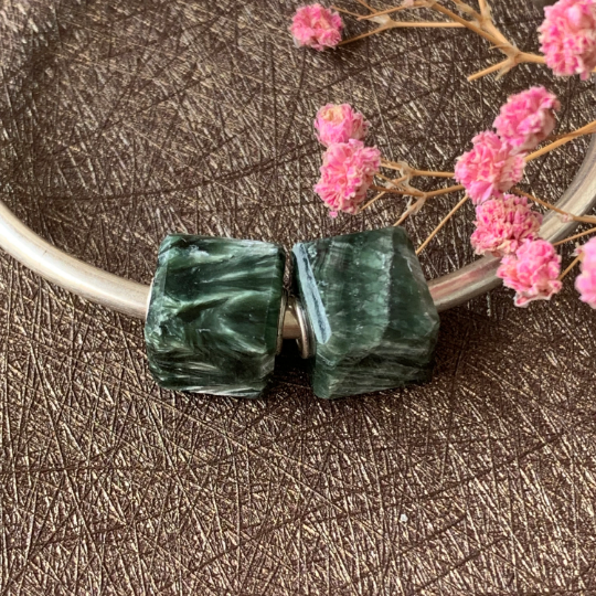 Elegant Ampearlbeads Cube Shape Green Charoite Beads Silk Seraphinite Square Beads for European Pandora Trollbeads Bracelets or Bangles
