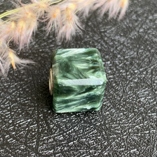 Elegant Ampearlbeads Cube Shape Green Charoite Beads Silk Seraphinite Square Beads for European Pandora Trollbeads Bracelets or Bangles