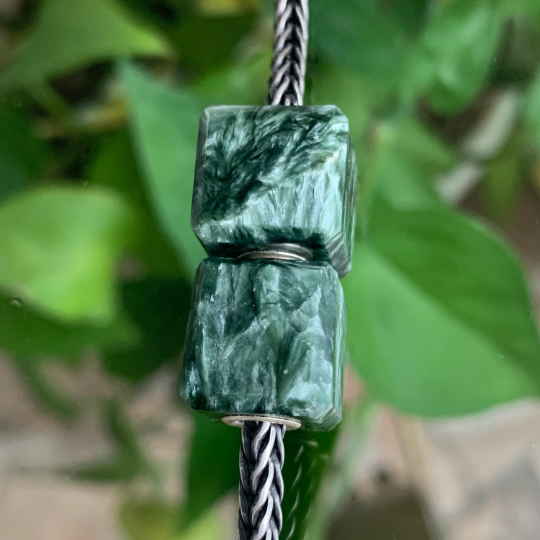 Elegant Ampearlbeads Cube Shape Green Charoite Beads Silk Seraphinite Square Beads for European Pandora Trollbeads Bracelets or Bangles