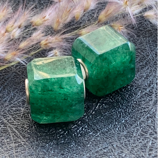 Unique Ampearlbeads Cube Shape Green Strawberry Quartz Red Strawberry Quartz Beads with Silver Core for European Bracelets or Bangles