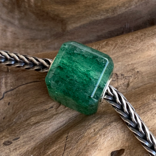 Unique Ampearlbeads Cube Shape Green Strawberry Quartz Red Strawberry Quartz Beads with Silver Core for European Bracelets or Bangles