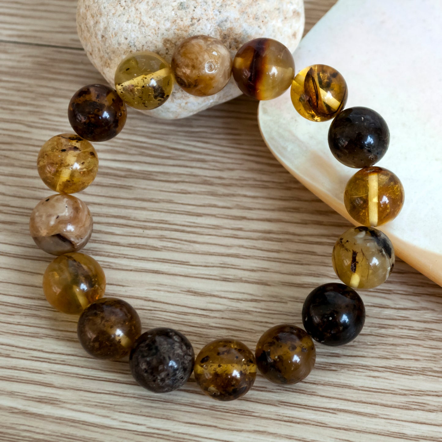 handmade bracelet with 16pieces ambers