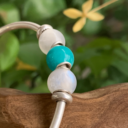 Romantic Ampearlbeads Mini Round White Moonstone Beads with Silver Core for European Bracelets or Bangles
