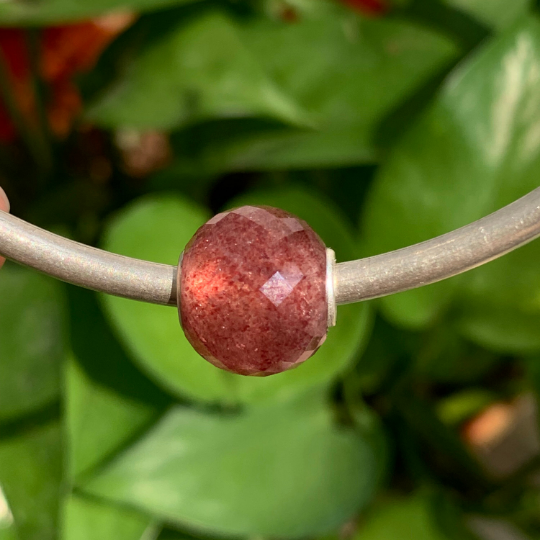 Strawberry Quartz Charm Faceted Round Beads Red Strawberry Quartz with Silver Core Artisan Beads for European Bracelet and Bangles