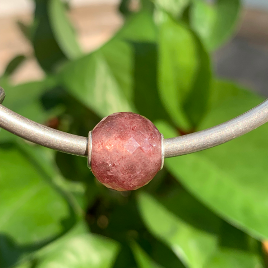 Strawberry Quartz Charm Faceted Round Beads Red Strawberry Quartz with Silver Core Artisan Beads for European Bracelet and Bangles