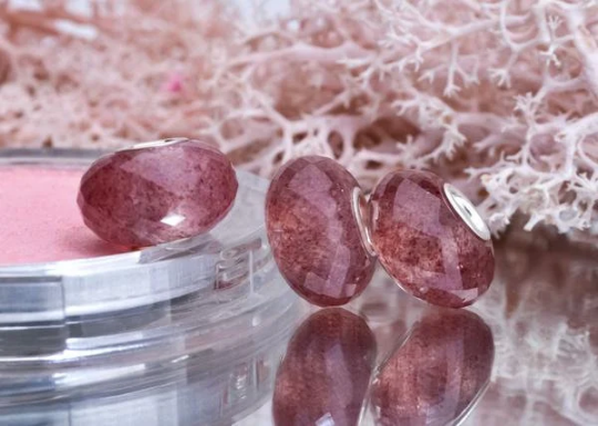 Natural Ampearlbeads Red Strawberry Quartz Faceted Beads with Silver Core Fits Charm Bracelets Zilveren Ketting Met Rood