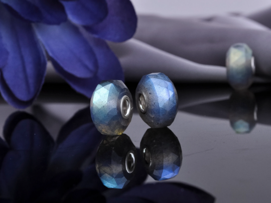 Smooth Labradorite Stone Quartz Faceted Charms Flashy Stone Core Blue Charm Jewelry Small Core Gemstone Beads
