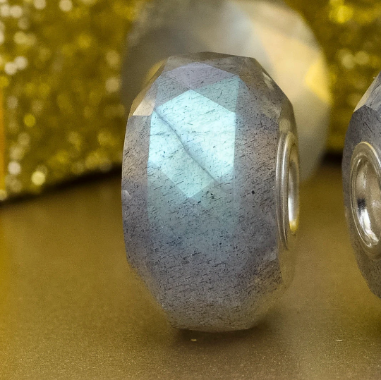 Smooth Labradorite Stone Quartz Faceted Charms Flashy Stone Core Blue Charm Jewelry Small Core Gemstone Beads