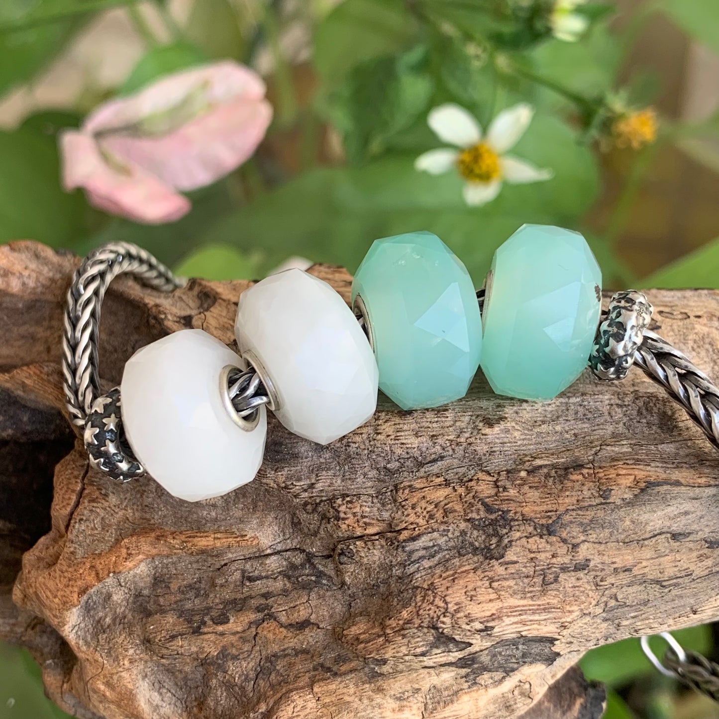 Faceted White Jade Gemstone Bead with Sliver Core for European Charm Bracelets