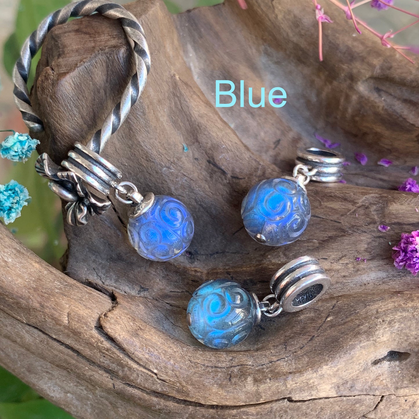 Ampearlbeads Round Carved Labradorite Beads Silver Dangle Mini 10mm Labradorite gemstone Charm Beads Glass Beads Spacer for European Charm Bracelets