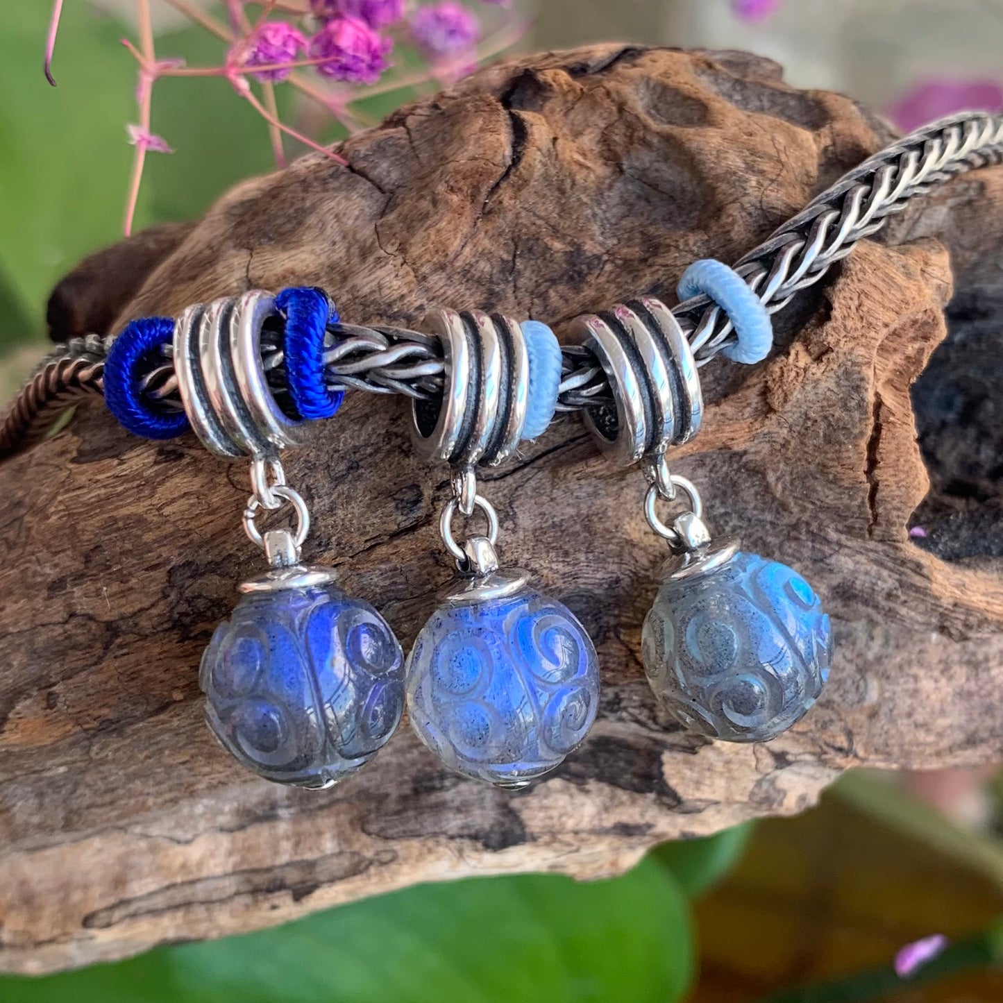 Ampearlbeads Round Carved Labradorite Beads Silver Dangle Mini 10mm Labradorite gemstone Charm Beads Glass Beads Spacer for European Charm Bracelets