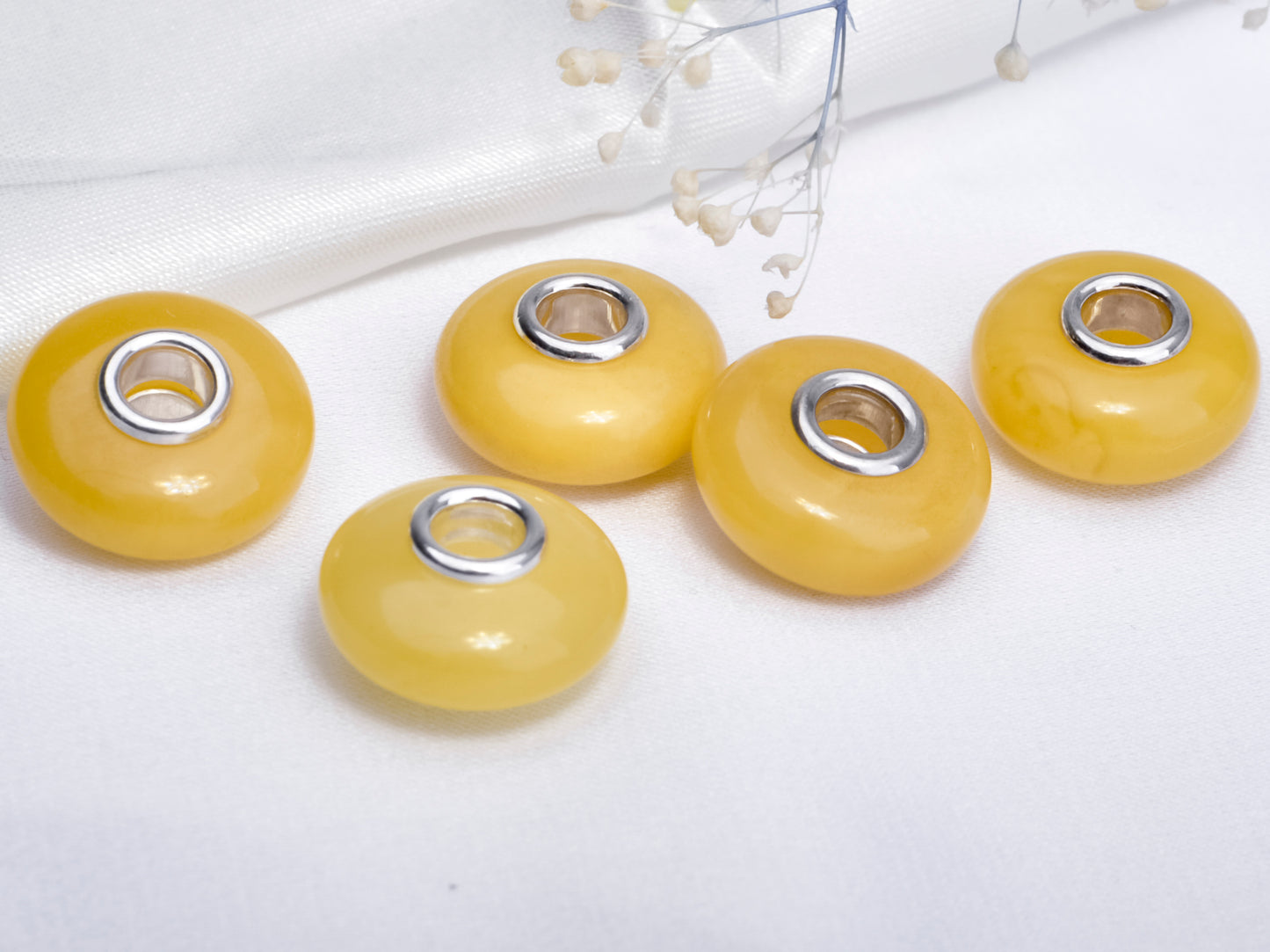 yellow and white amber 15-15.5mm 4
