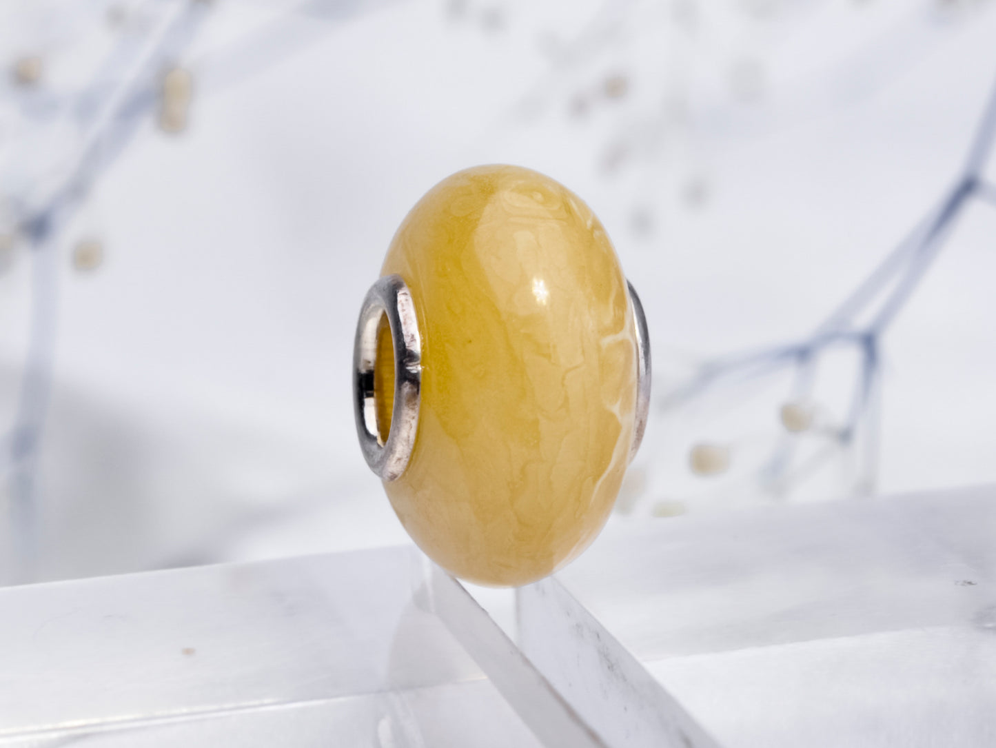 yellow and white flat amber 2