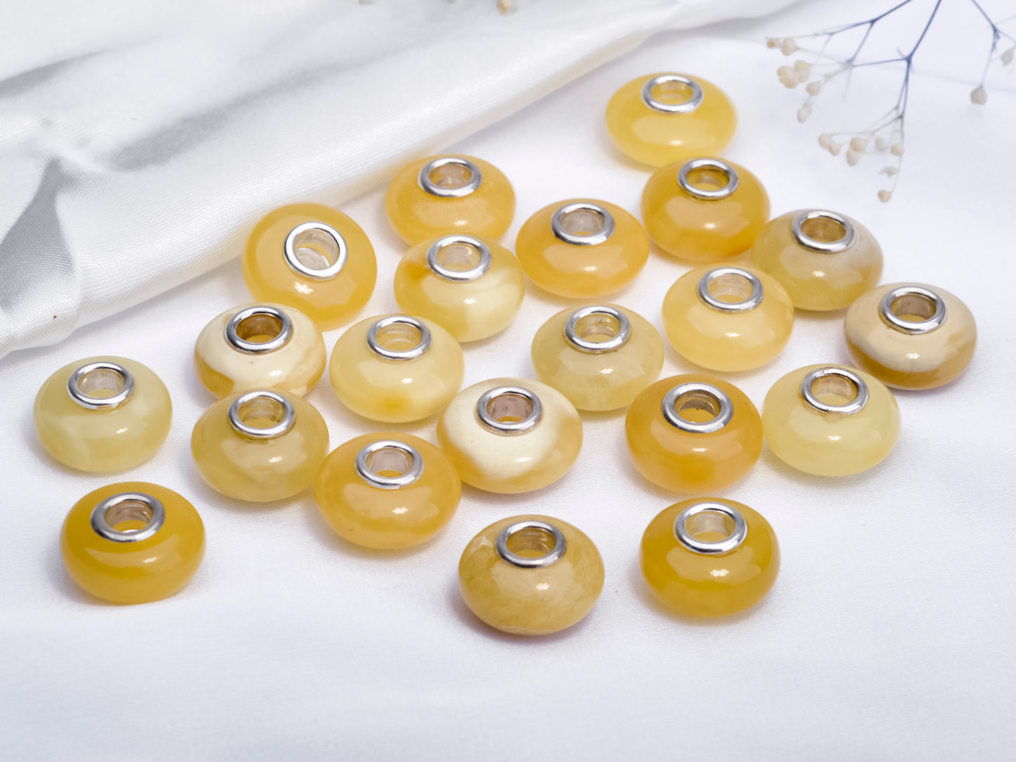 yellow and white flat amber 5