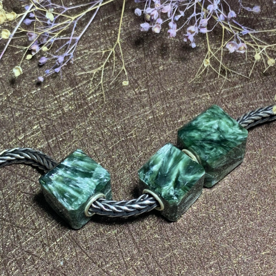 Elegant Ampearlbeads Cube Shape Green Charoite Beads Silk Seraphinite Square Beads for European Pandora Trollbeads Bracelets or Bangles