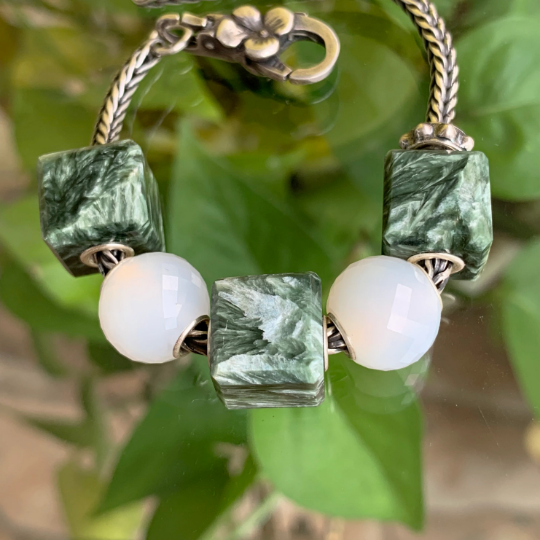 Elegant Ampearlbeads Cube Shape Green Charoite Beads Silk Seraphinite Square Beads for European Pandora Trollbeads Bracelets or Bangles