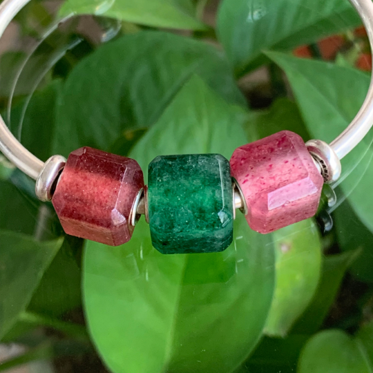 Unique Ampearlbeads Cube Shape Green Strawberry Quartz Red Strawberry Quartz Beads with Silver Core for European Bracelets or Bangles