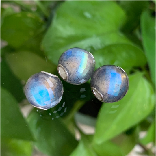 Faceted Round Labradorite Gemstone Beads with Silver Core Fit Charm Eu –  AmpearlBeads