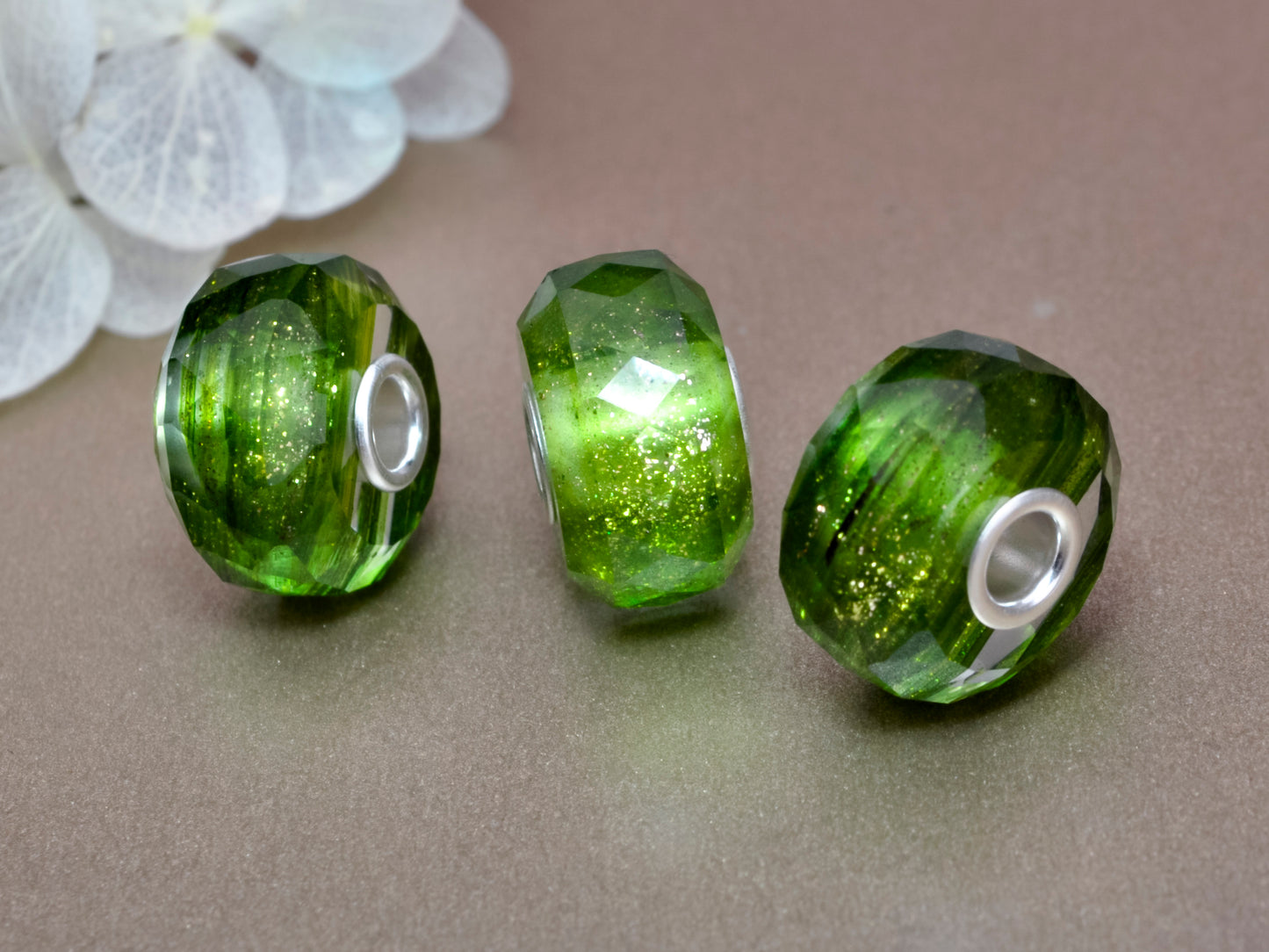 Glass bead sandstone green round 6