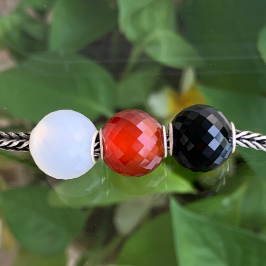 Faceted Ampearlbeads Mini Round Onyx Beads with Silver Core Red White Black Onyx for European Pandora and Trollbeads Bracelets or Bangles