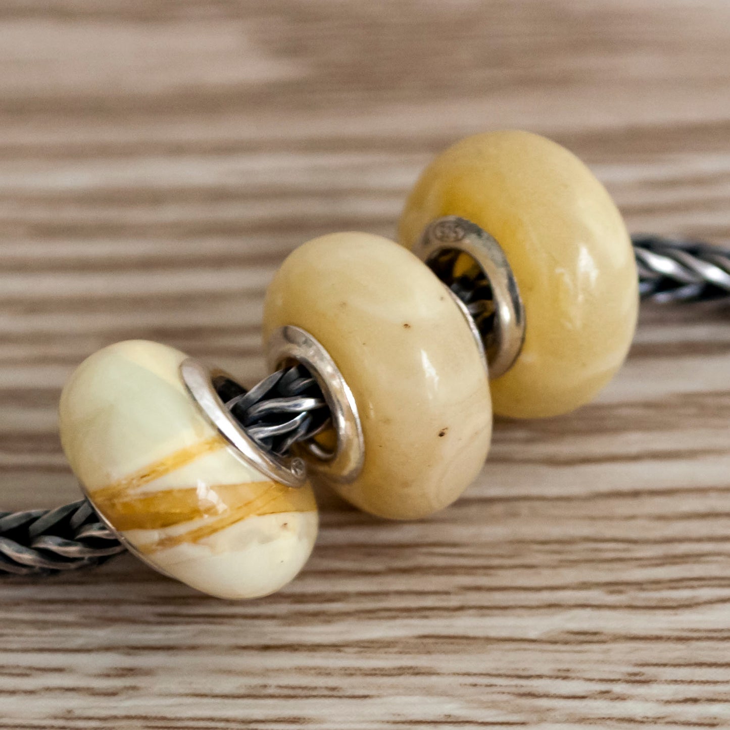 Natural Smooth Yellow and White Amber with 925 Silver Core for European Bracelets