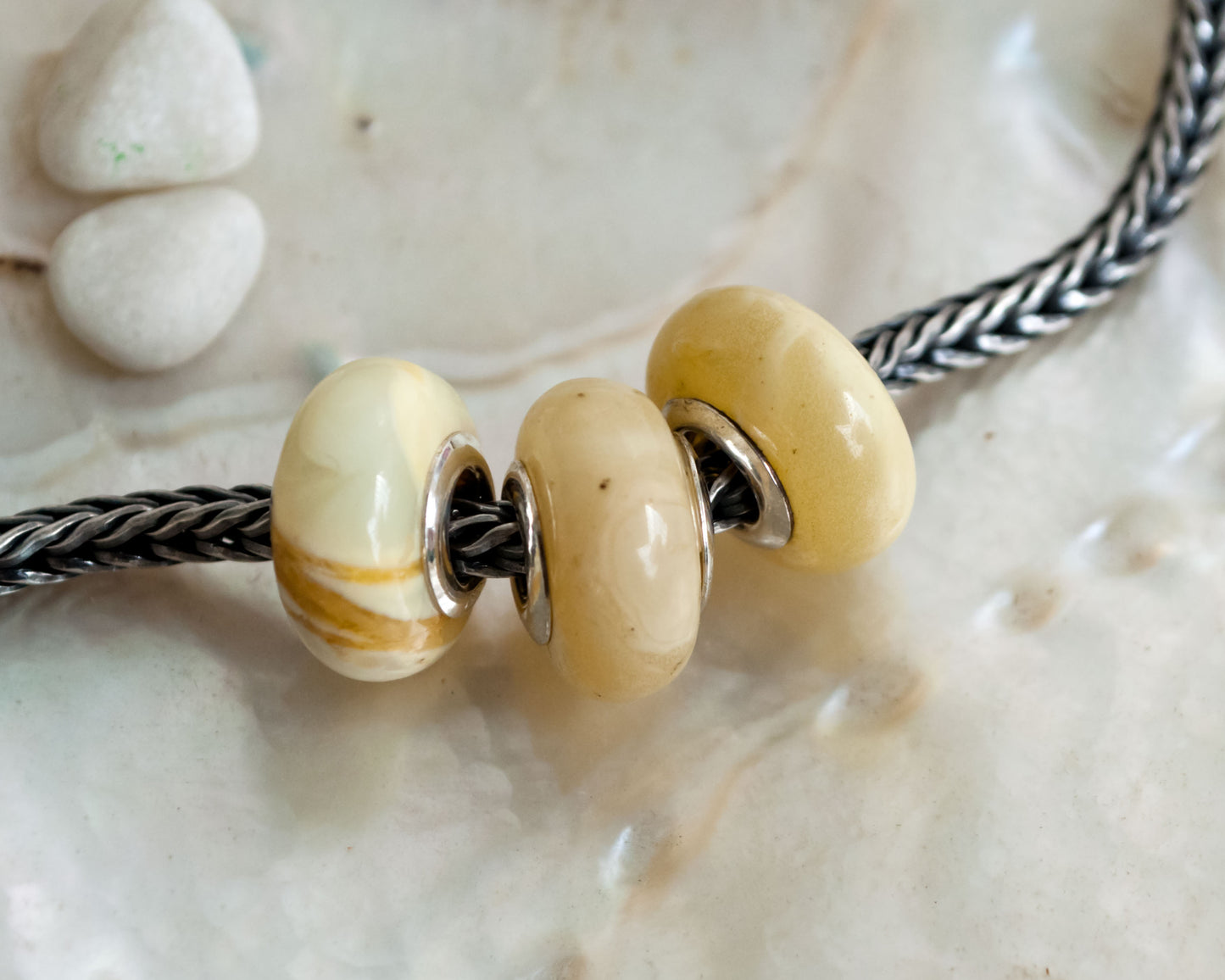 Natural Smooth Yellow and White Amber with 925 Silver Core for European Bracelets