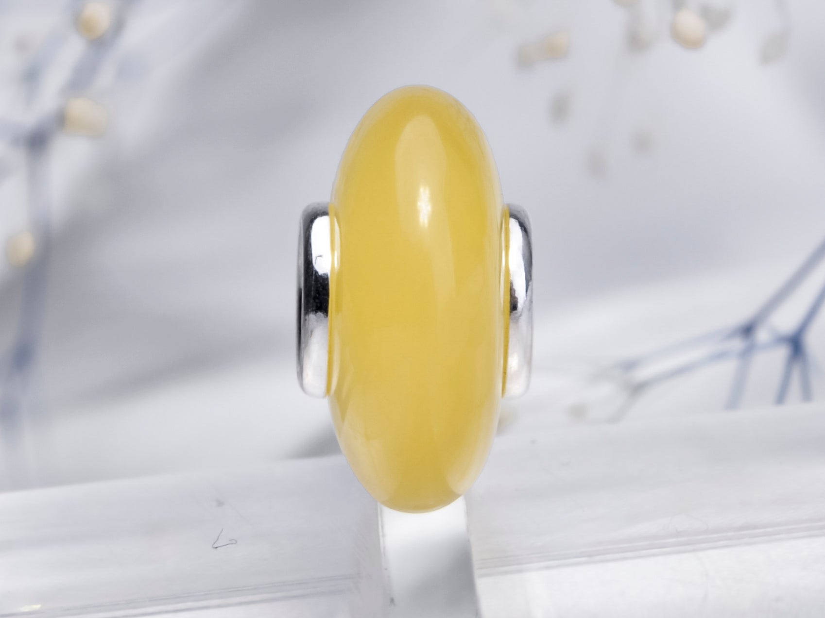 yellow and white amber 15-15.5mm 2