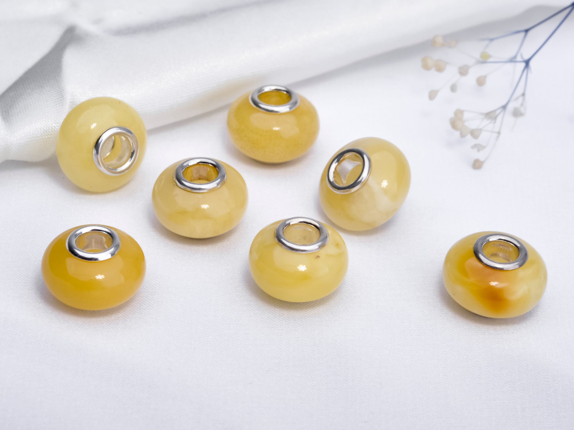 yellow and white plump amber 5